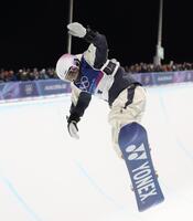 エアトリックを決める戸塚優斗（撮影・吉澤敬太）