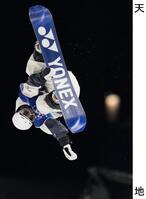 　男子ハーフパイプ予選　エアを決める戸塚優斗