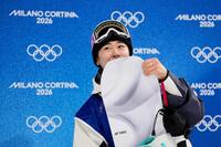 　男子ハーフパイプ予選２回目を終え、笑顔を見せる戸塚優斗（共同）