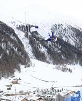 決勝でエアを決める堀島行真＝リビーニョ・エアリアル・モーグルパーク（撮影・吉澤敬太）