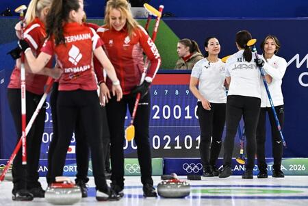 延長の末にデンマークに敗れた、吉村（右端）ら日本チーム＝コルティナダンペッツォ（共同）