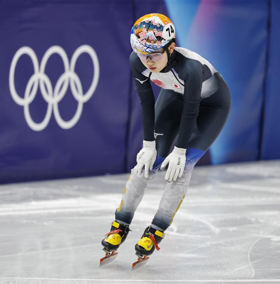 女子５００メートル準々決勝　レースを終えた金井莉佳＝ミラノ（共同）