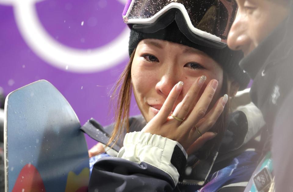 涙する冨田せな＝リビーニョ・エアリアル・モーグルパーク（撮影・吉澤敬太）