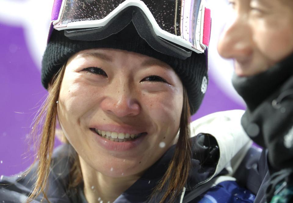 涙する冨田せな＝リビーニョ・スノーパーク（撮影・吉澤敬太）