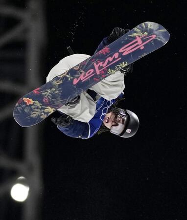 　男子ハーフパイプ決勝　技を決める平野歩夢＝リビーニョ（共同）
