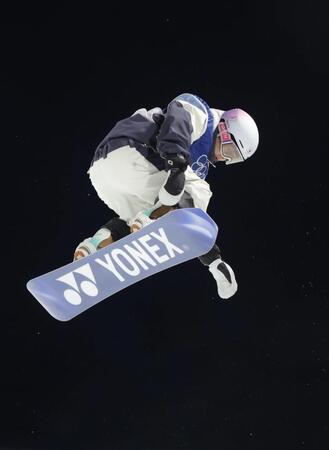 高々と舞う戸塚優斗＝リビーニョ・スノーパーク（撮影・吉澤敬太）