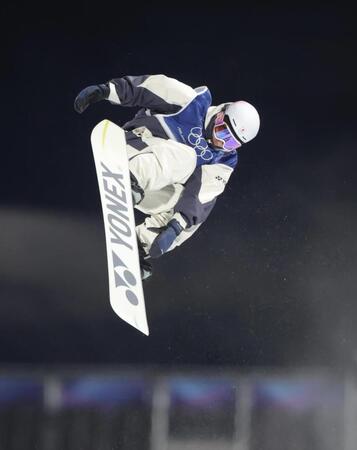 高々と舞う平野流佳＝リビーニョ・スノーパーク（撮影・吉澤敬太）