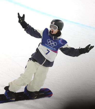 エアトリックを決め喜ぶ山田琉聖（撮影・吉澤敬太）