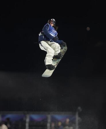 エアトリックを決める平野歩夢（撮影・吉澤敬太）