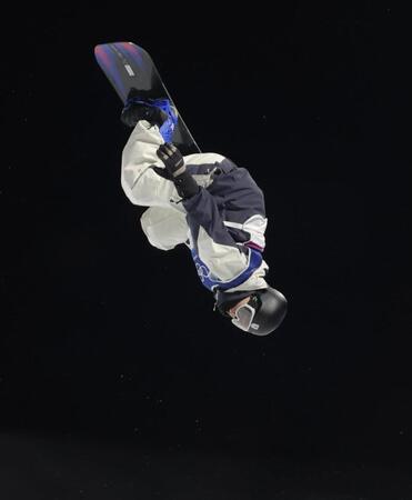 エアトリックを決める山田琉聖（撮影・吉澤敬太）