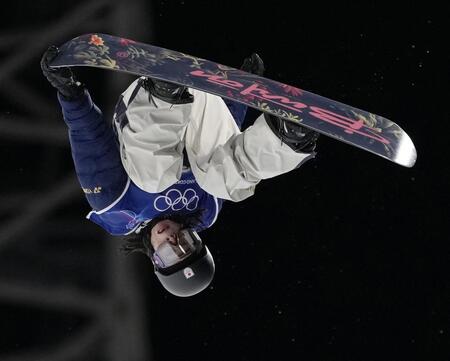 　男子ハーフパイプ決勝　技を決める平野歩夢＝リビーニョ（共同）