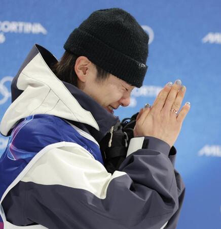 金メダルを獲得し感涙する戸塚優斗（撮影・吉澤敬太）