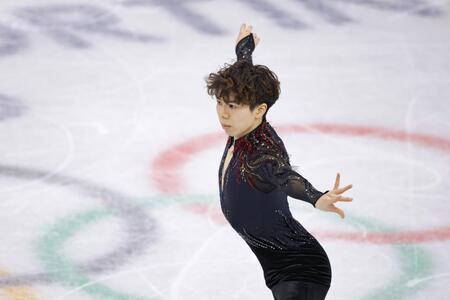 　男子フリー　演技する佐藤駿＝ミラノ（共同）