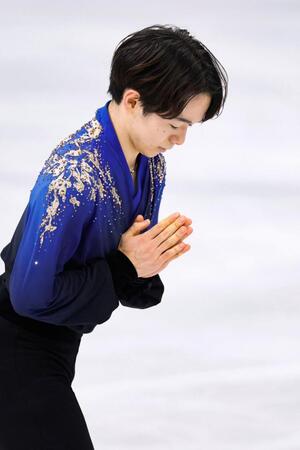 男子フリーの演技を終え、手を合わせる鍵山優真（共同）