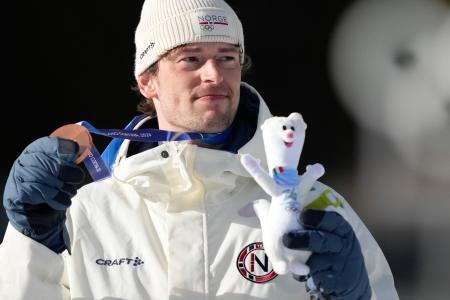 　バイアスロン男子１０キロスプリントで２個目の銅メダルを獲得したストゥルラホルム・レグライ＝１３日（ＡＰ＝共同）