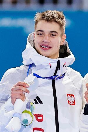 　スピードスケート男子１万メートルで銀メダルを獲得したウラジーミル・セミルニー＝１３日、イタリア・ミラノ（共同）