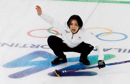 第７エンドの最終ショットを放ち、指示を出す吉村。２点を奪った