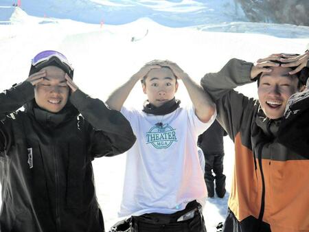 （左から）平野流佳、戸塚優斗、口寸保頼央さん（ヨネックス口寸保頼央さん提供）