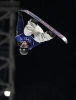 　男子ハーフパイプ決勝　技を決める平野歩夢＝リビーニョ（共同）