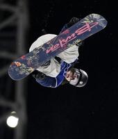 　男子ハーフパイプ決勝　技を決める平野歩夢＝リビーニョ（共同）