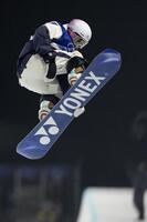 　男子ハーフパイプ決勝　技を決める戸塚優斗＝リビーニョ（共同）