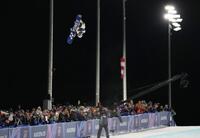 　男子ハーフパイプ決勝　技を決める戸塚優斗＝リビーニョ（共同）