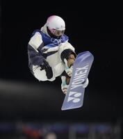 エアトリックを決める戸塚優斗（撮影・吉澤敬太）