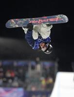 エアトリックを決める平野歩夢＝リビーニョ・スノーパーク（撮影・吉澤敬太）