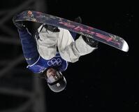 　男子ハーフパイプ決勝　技を決める平野歩夢＝リビーニョ（共同）