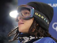 ３本目を滑り終え、得点を確認する平野歩夢＝リビーニョ・スノーパーク（撮影・吉澤敬太）