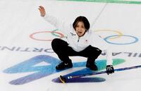 第７エンドの最終ショットを放ち、指示を出す吉村。２点を奪った