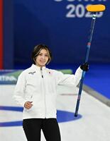 第７エンド、２点を奪い喜ぶ吉村