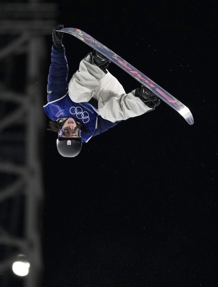 　男子ハーフパイプ決勝　技を決める平野歩夢＝リビーニョ（共同）