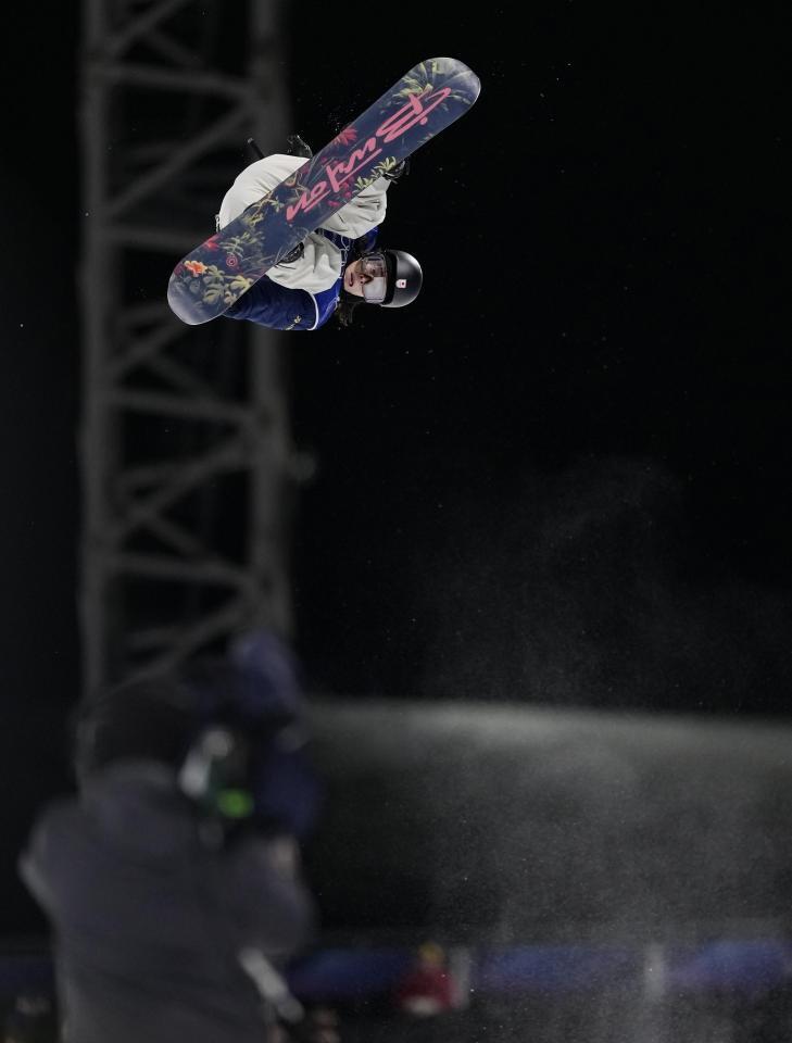 　男子ハーフパイプ決勝　技を決める平野歩夢＝リビーニョ（共同）