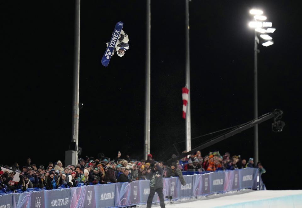 　男子ハーフパイプ決勝　技を決める戸塚優斗＝リビーニョ（共同）