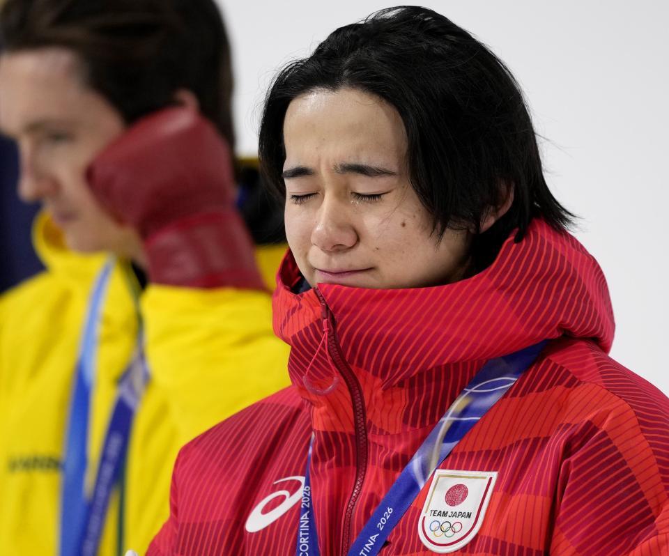 　男子ハーフパイプで金メダルを獲得し、涙ぐむ戸塚優斗＝リビーニョ（共同）