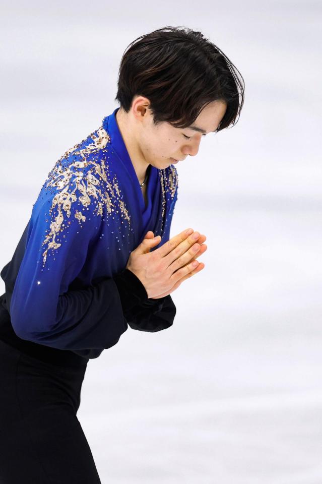 男子フリーの演技を終え、手を合わせる鍵山優真（共同）