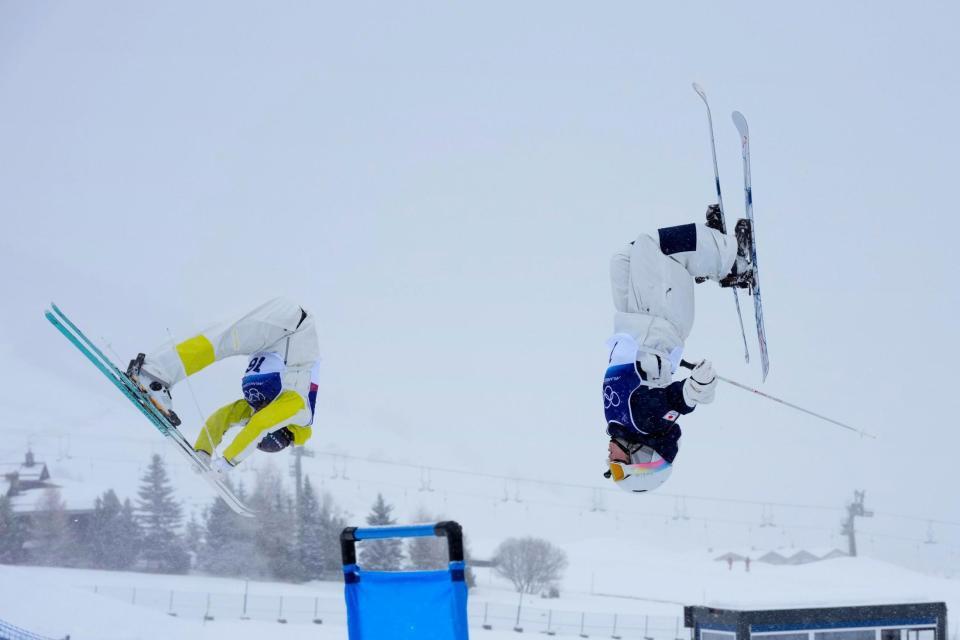 第２エアを決める冨高日向子（右）