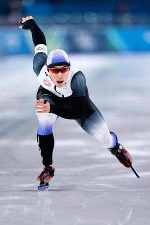 男子５００メートル　スタートする倉坪克拓＝ミラノ（共同）