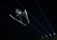 　男子個人ラージヒル　二階堂蓮の１回目の飛躍＝プレダッツォ（共同）