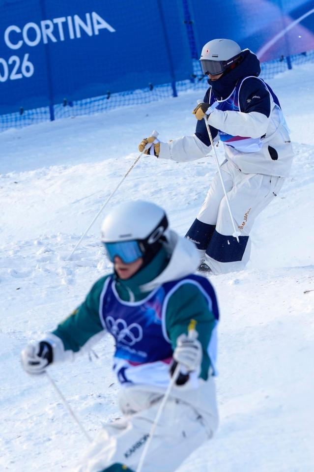 コブを攻める藤木豪心（奥）