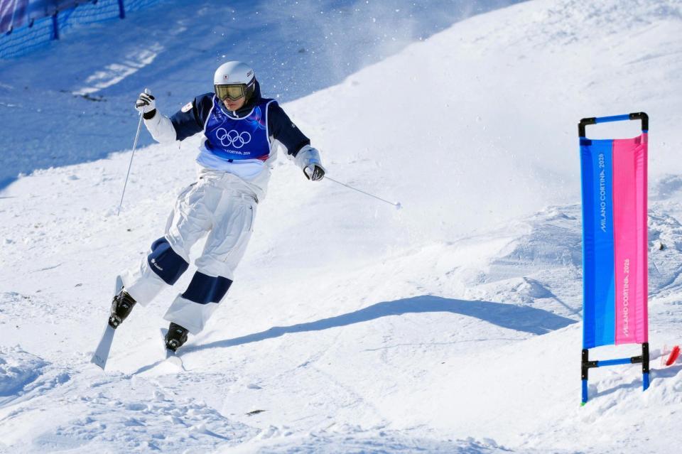 決勝　バランスを崩す堀島行真＝リビーニョ（共同）