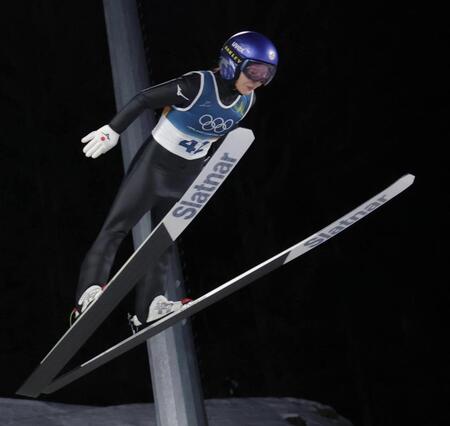 飛躍する高梨沙羅＝プレダッツォ・ジャンプ競技場（撮影・吉澤敬太）