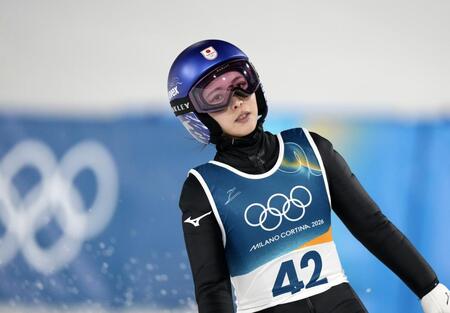 女子個人ラージヒル　１回目の飛躍を終えた高梨沙羅＝プレダッツォ（共同）