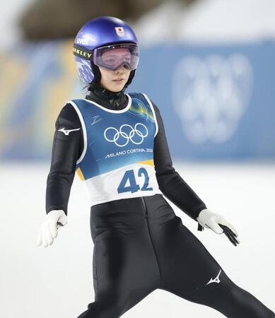 飛躍を終え着地した高梨沙羅＝プレダッツォ・ジャンプ競技場（撮影・吉澤敬太）