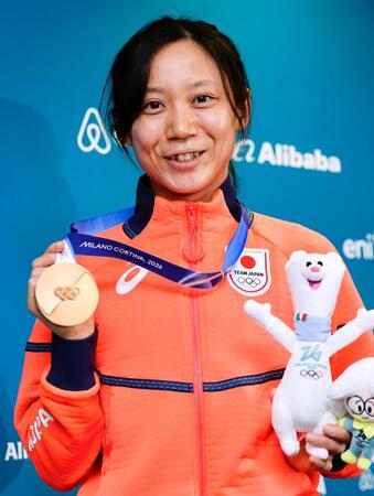女子５００メートルで銅メダルを獲得した高木美帆＝ミラノ（共同）