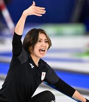 　第６エンド、指示を出す吉村＝コルティナダンペッツォ（共同）