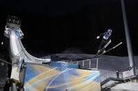 ラージヒルから飛び出す高梨沙羅＝プレダッツォ・ジャンプ競技場（撮影・吉澤敬太）