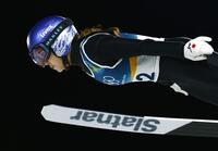 女子個人ラージヒル　高梨沙羅の１回目の飛躍＝プレダッツォ（共同）