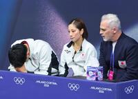 ペアＳＰ　演技を終えうなだれる木原龍一（左）と三浦璃来（中）